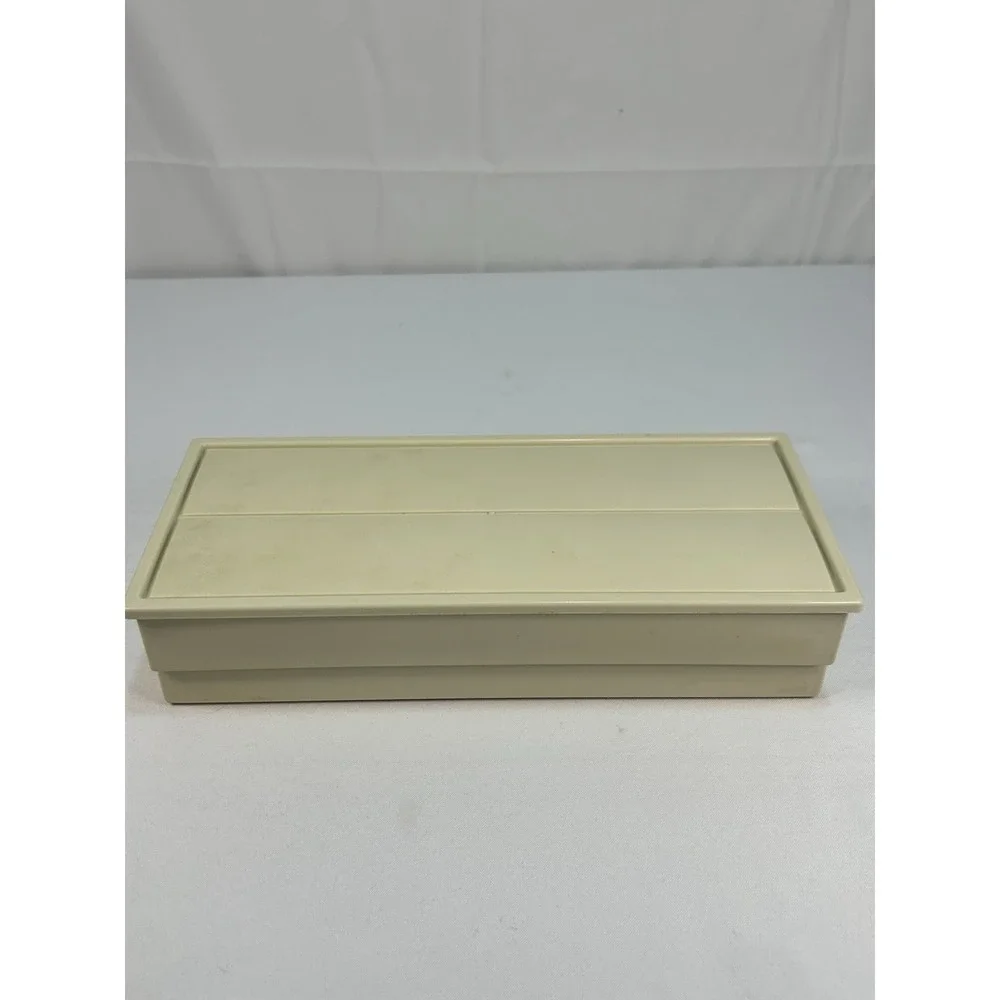 Tupperware vintage wax